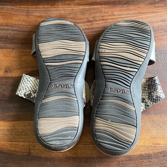 Vionic Camila Slides Sandals Snake Print Gray Double Strap Flat Shoes Womens 7 - Picture 9 of 9